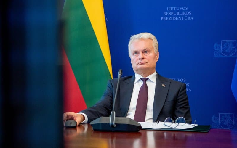 Nausėda su kitais lyderiais demonstravo kovinį ryžtą „Zoom“ lange ir nusiuntė instrukcijas JAV prezidentui