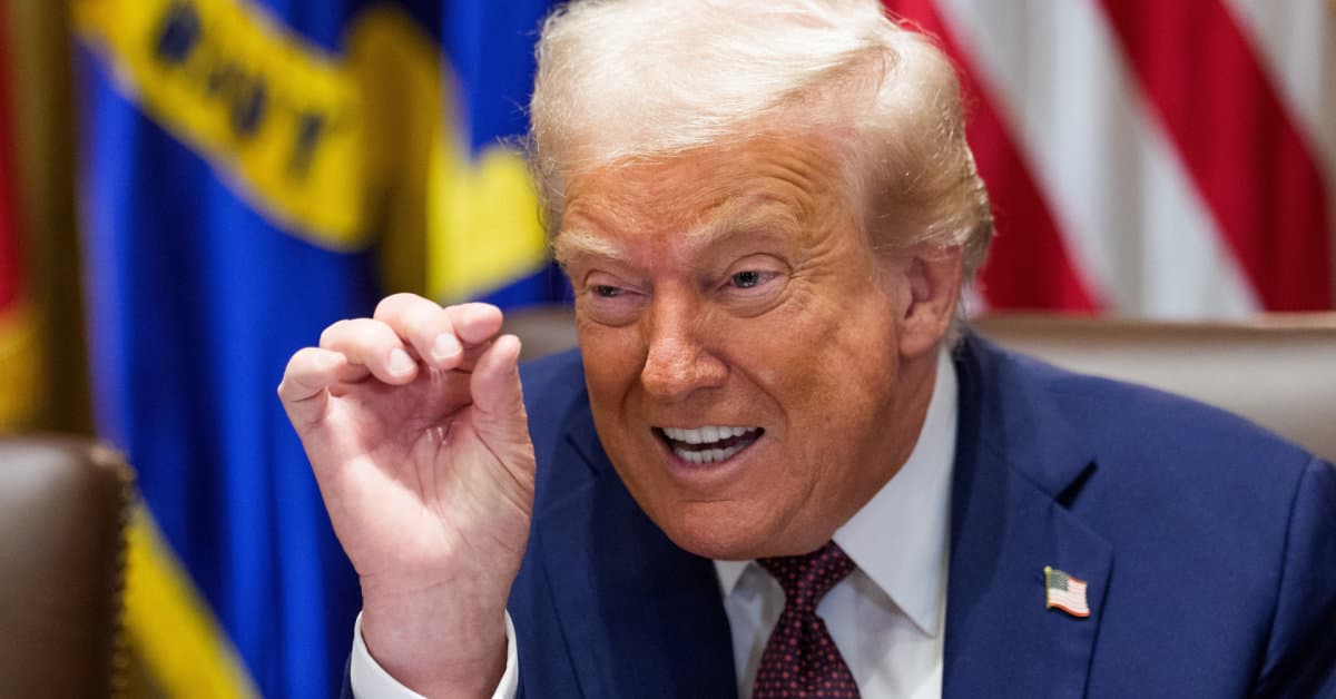 Karas Ukrainoje. Trumpas pagrasino Putinui ekonominiu karu, jei šis ir toliau išsisukinės